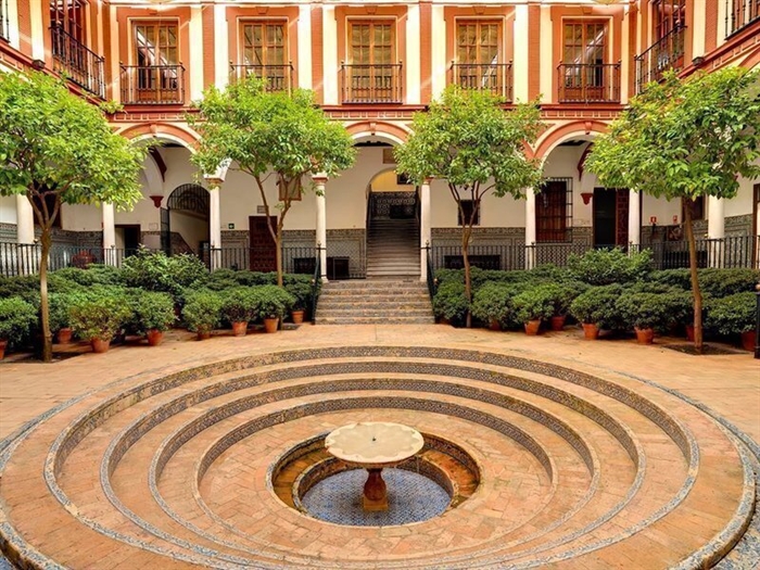patio del hospital de los venerables en Sevilla